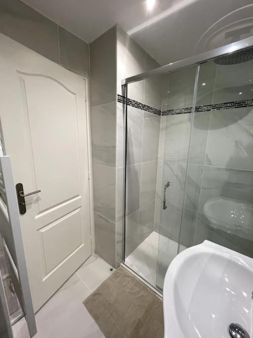 Appartement Cosy Et Moderne Proche De Disneyland Bussy-Saint-Georges Exteriör bild