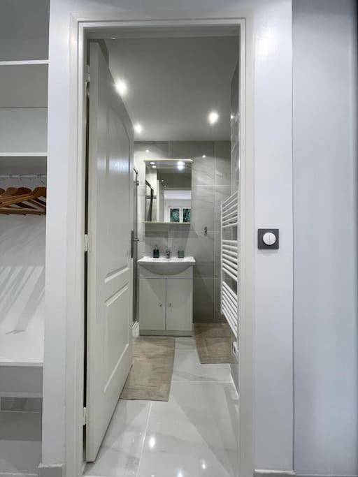 Appartement Cosy Et Moderne Proche De Disneyland Bussy-Saint-Georges Exteriör bild
