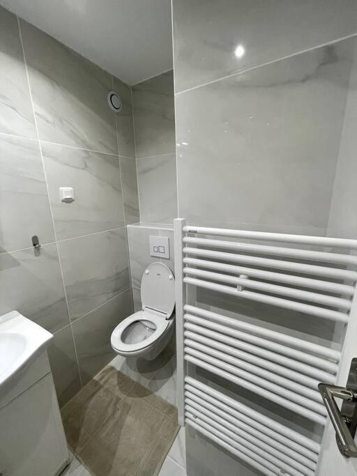Appartement Cosy Et Moderne Proche De Disneyland Bussy-Saint-Georges Rum bild